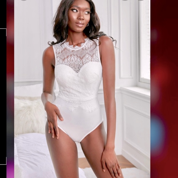 🖤HP🖤 LAST ONE!! Small Boutique White Lacy Bodysuit - Picture 2 of 16